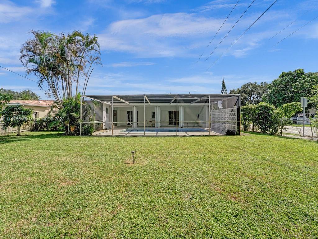 5525 Jackson Street Hollywood, FL 33021 - Photo 71 of 91 a house with a garden space
