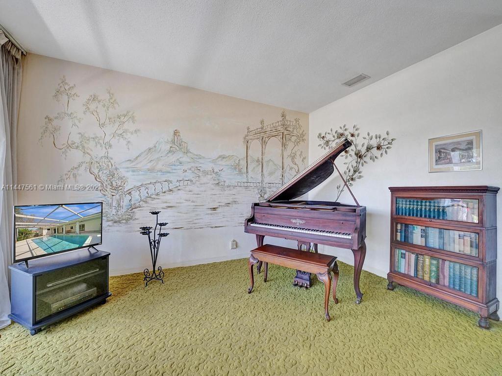 5525 Jackson Street Hollywood, FL 33021 - Photo 75 of 91 a bedroom with furniture and a rug