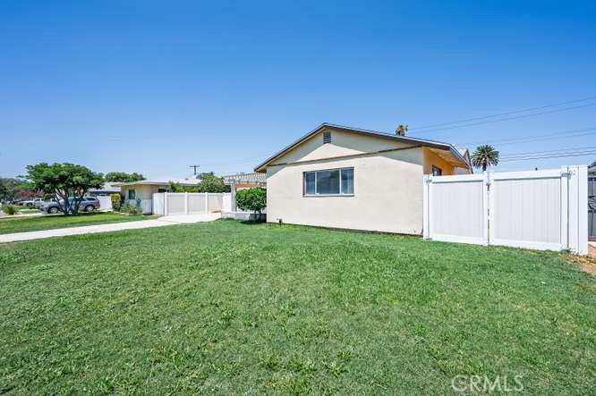 8777 Glencoe Drive Riverside, CA 92503 - Photo 4 of 51