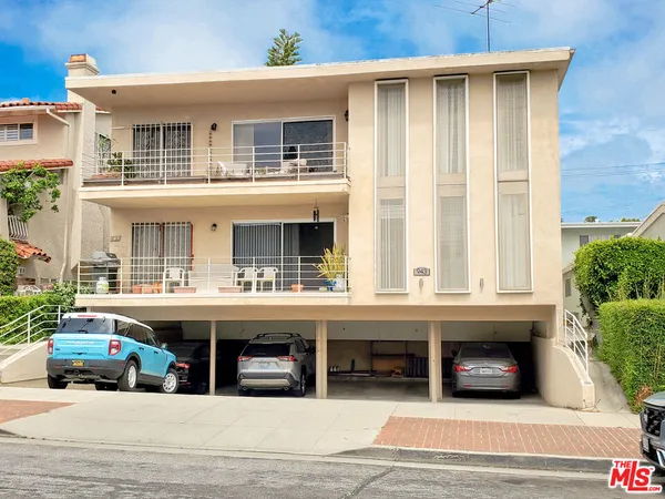 $3,495 | 943 19th Street, Unit 5, Santa Monica, CA 90403