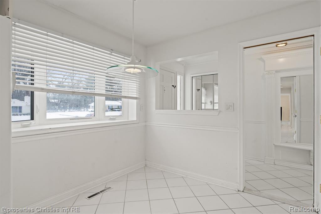 952 North Reading Road Bloomfield Hills, MI 48304 - Photo 11 of 32 Gallery Image 11