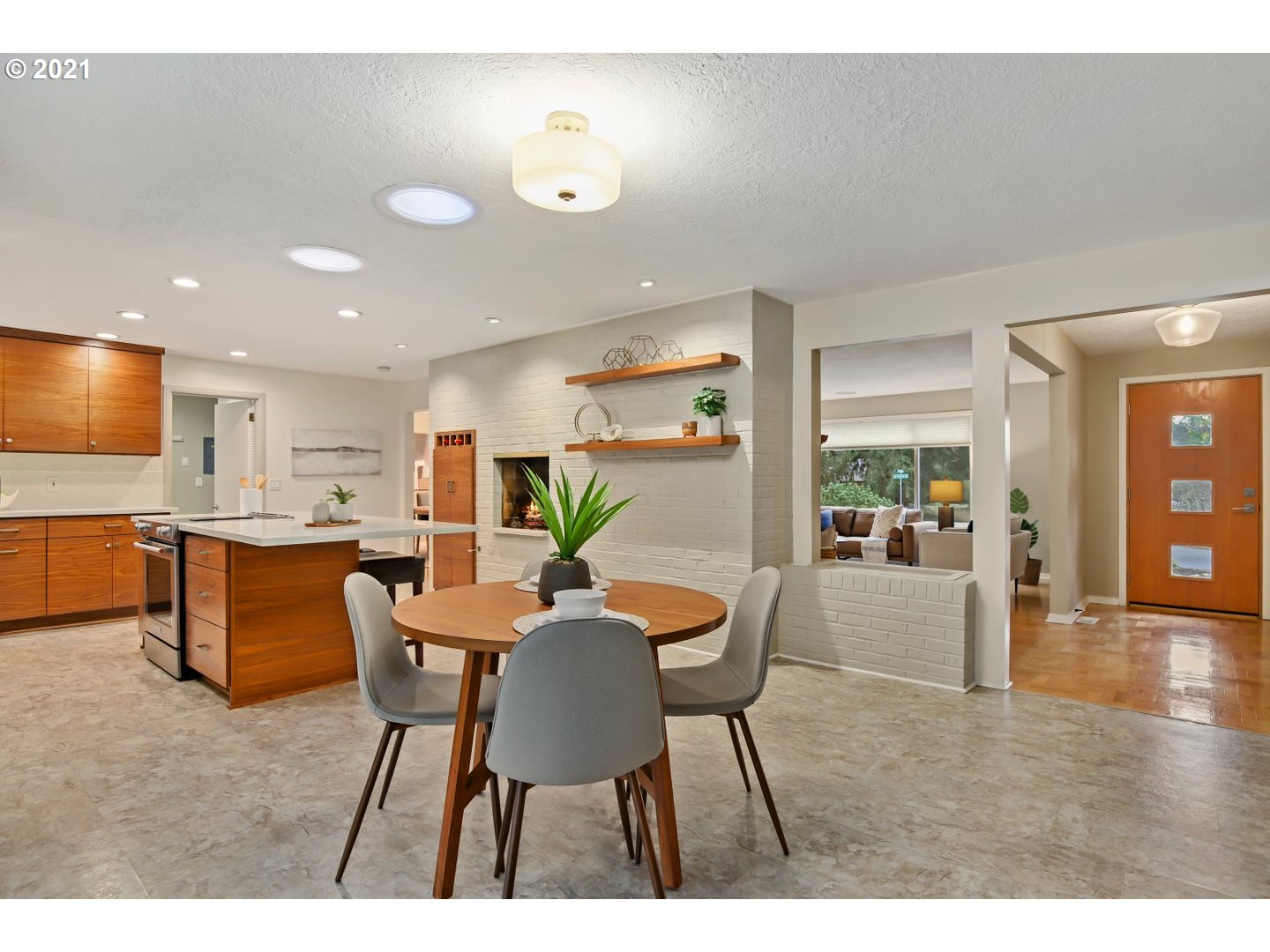 6555 Southwest Peyton Road Portland, OR 97223 - Photo 12 of 32 Gallery Image 12