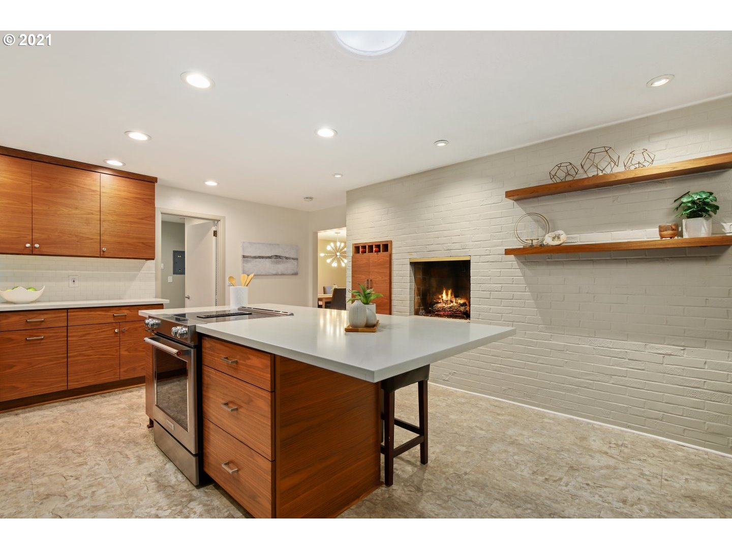 6555 Southwest Peyton Road Portland, OR 97223 - Photo 15 of 32 Gallery Image 15