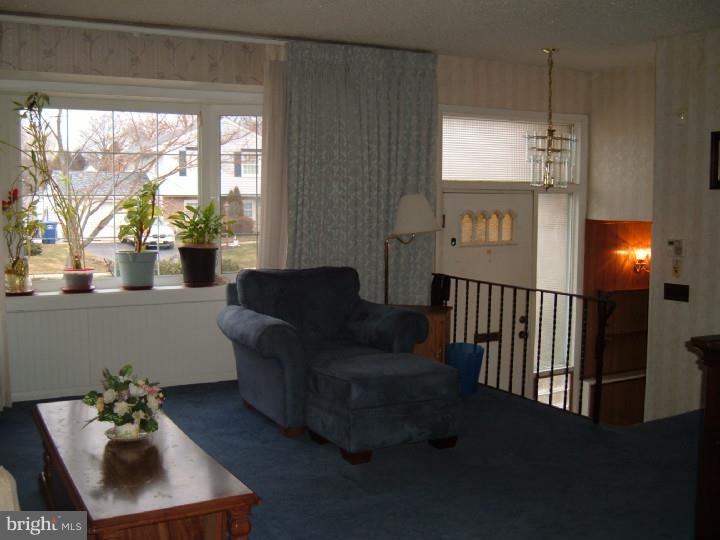 332 Farmdale Road Moorestown, NJ 08057 - Photo 5 of 18 Living Room
