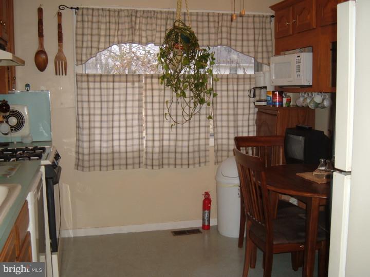 332 Farmdale Road Moorestown, NJ 08057 - Photo 6 of 18 Kitchen