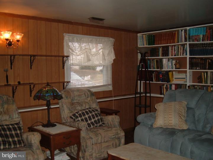 332 Farmdale Road Moorestown, NJ 08057 - Photo 8 of 18 Family Room