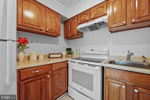 $169,900 | 275 Green Street, Unit 4I3, Beverly, NJ 08010