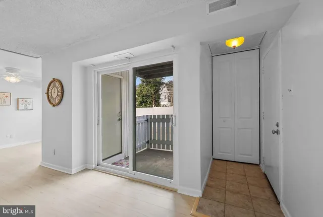 $169,900 | 275 Green Street, Unit 4I3, Beverly, NJ 08010