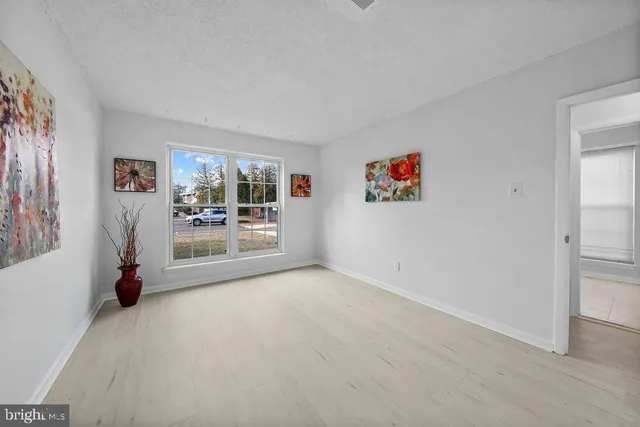 $169,900 | 275 Green Street, Unit 4I3, Beverly, NJ 08010