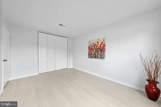 $169,900 | 275 Green Street, Unit 4I3, Beverly, NJ 08010