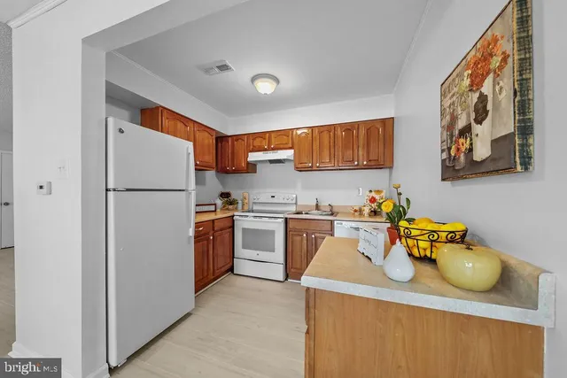 $169,900 | 275 Green Street, Unit 4I3, Beverly, NJ 08010