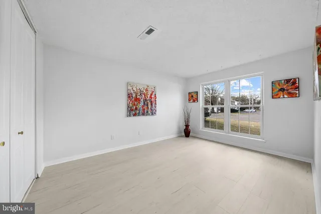 $169,900 | 275 Green Street, Unit 4I3, Beverly, NJ 08010