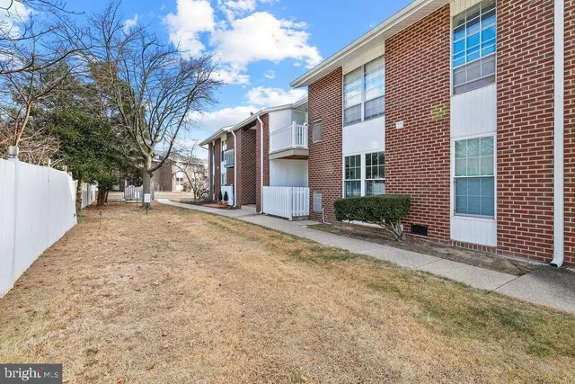 $169,900 | 275 Green Street, Unit 4I3, Beverly, NJ 08010