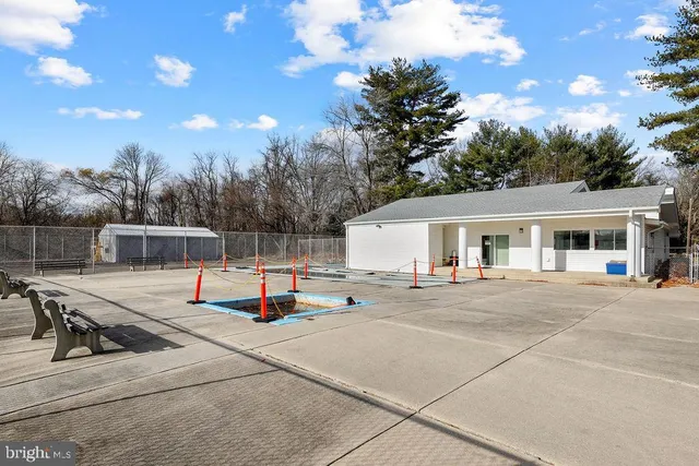 $169,900 | 275 Green Street, Unit 4I3, Beverly, NJ 08010