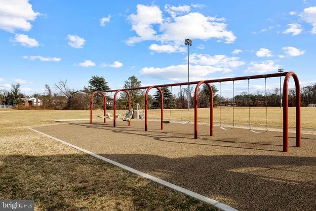 $169,900 | 275 Green Street, Unit 4I3, Beverly, NJ 08010