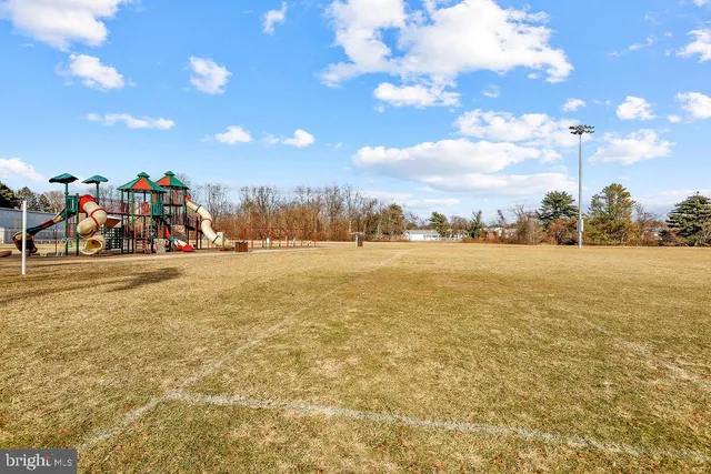 $169,900 | 275 Green Street, Unit 4I3, Beverly, NJ 08010