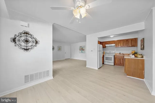 $169,900 | 275 Green Street, Unit 4I3, Beverly, NJ 08010