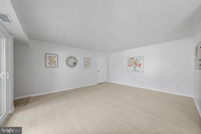 $169,900 | 275 Green Street, Unit 4I3, Beverly, NJ 08010