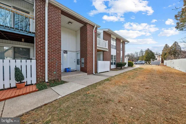 $169,900 | 275 Green Street, Unit 4I3, Beverly, NJ 08010