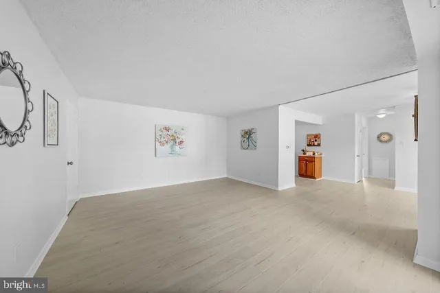 $169,900 | 275 Green Street, Unit 4I3, Beverly, NJ 08010