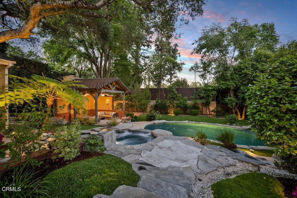 330 Glen Summer Road Pasadena, CA 91105 - Photo 27 of 28 Backyard twilight