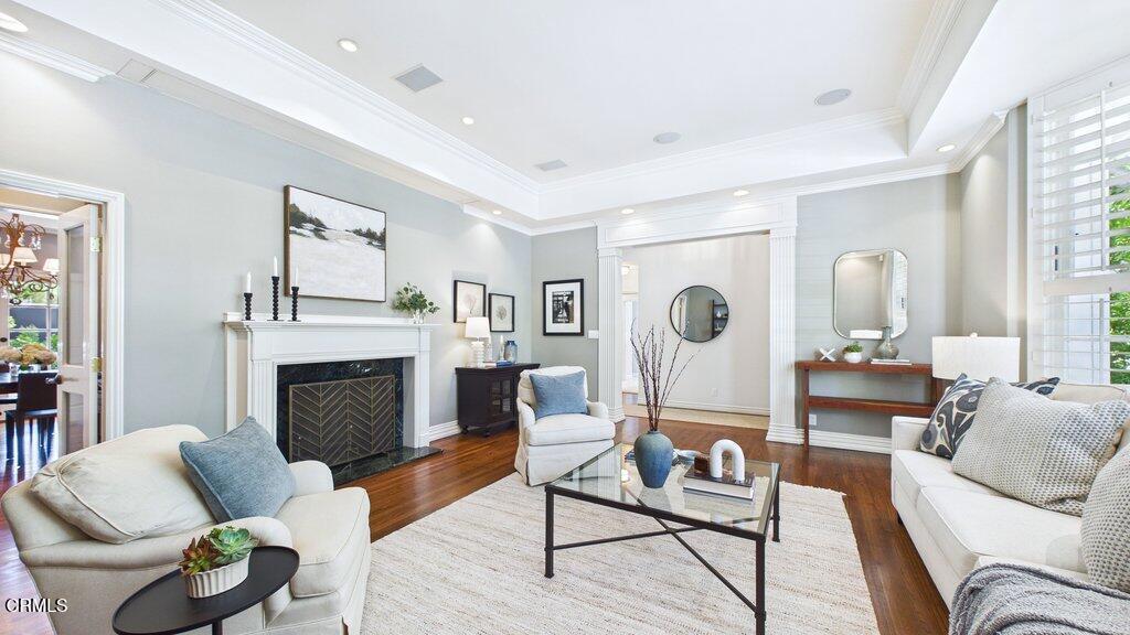 330 Glen Summer Road Pasadena, CA 91105 - Photo 4 of 28 Livingroom