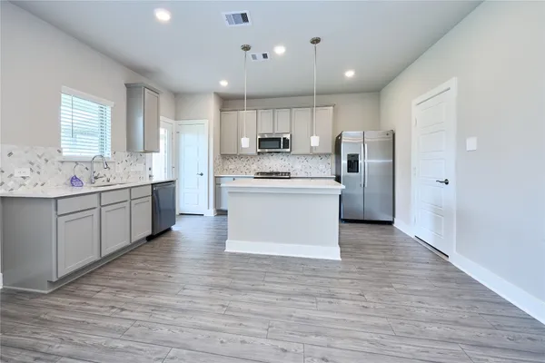 $2,600 | 10533 Preserve Way, Conroe, TX 77385