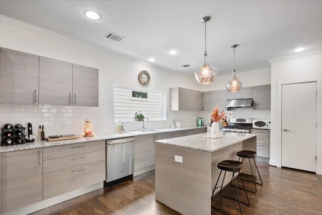 $3,200 | 1333 West 22nd Street, Unit F, Houston, TX 77008