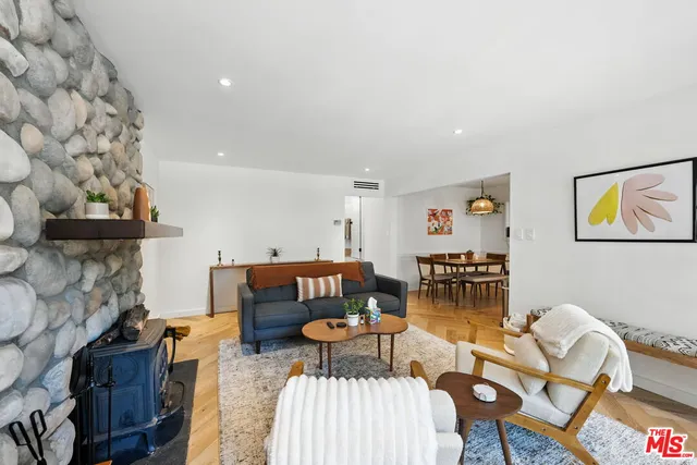 $999,999 | 21881 Koontz Way, Topanga, CA 90290