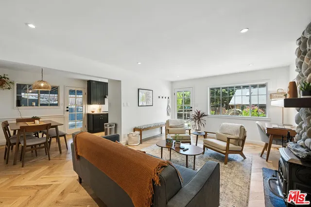 $999,999 | 21881 Koontz Way, Topanga, CA 90290