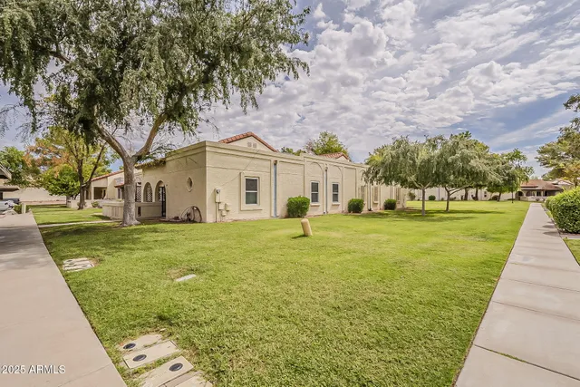 a view of a yard and entertaining space