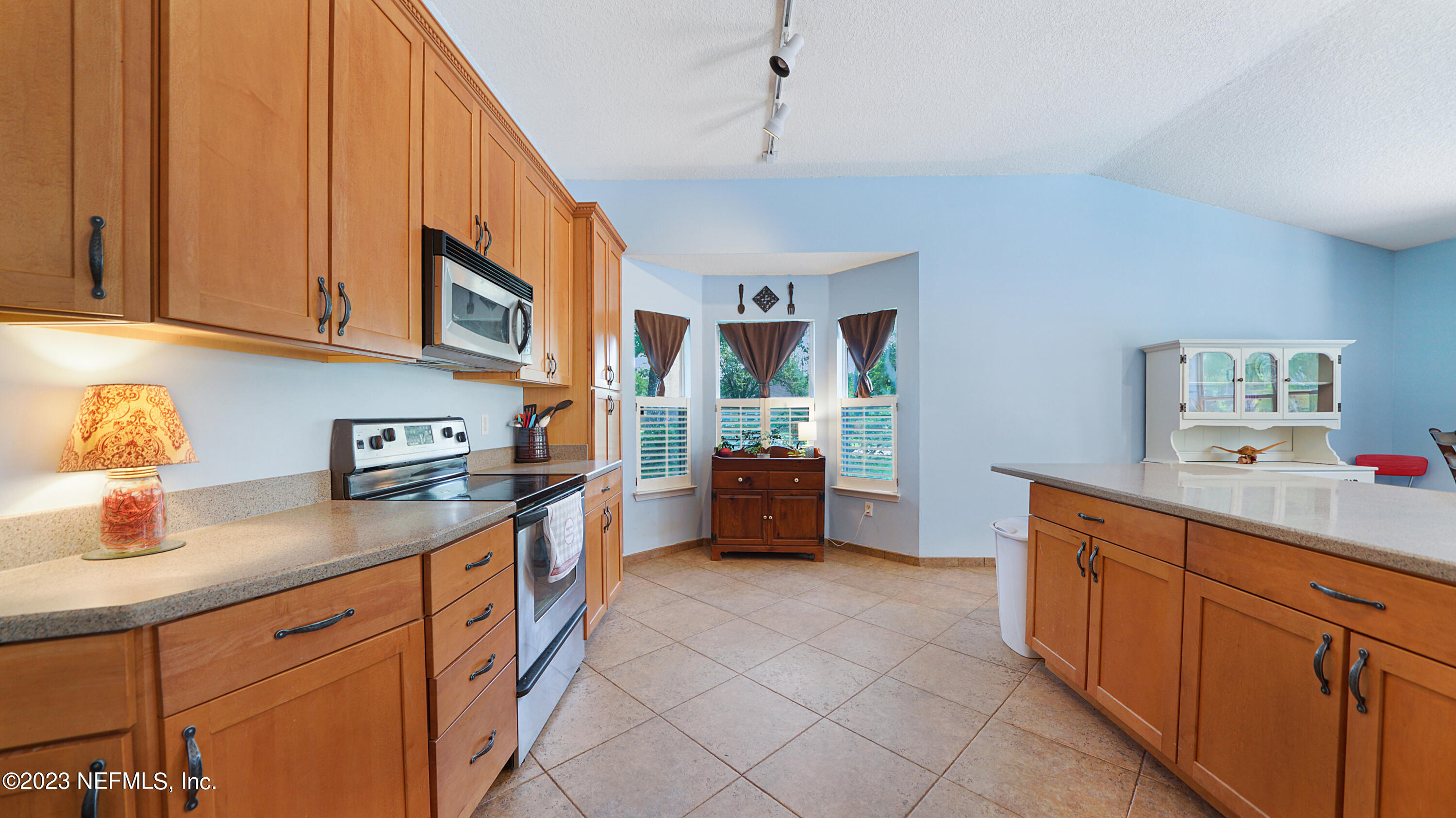 644 Hummingbird Court St. Johns, FL 32259 - Photo 20 of 36 a kitchen with stainless steel appliances granite countertop a sink and cabinets