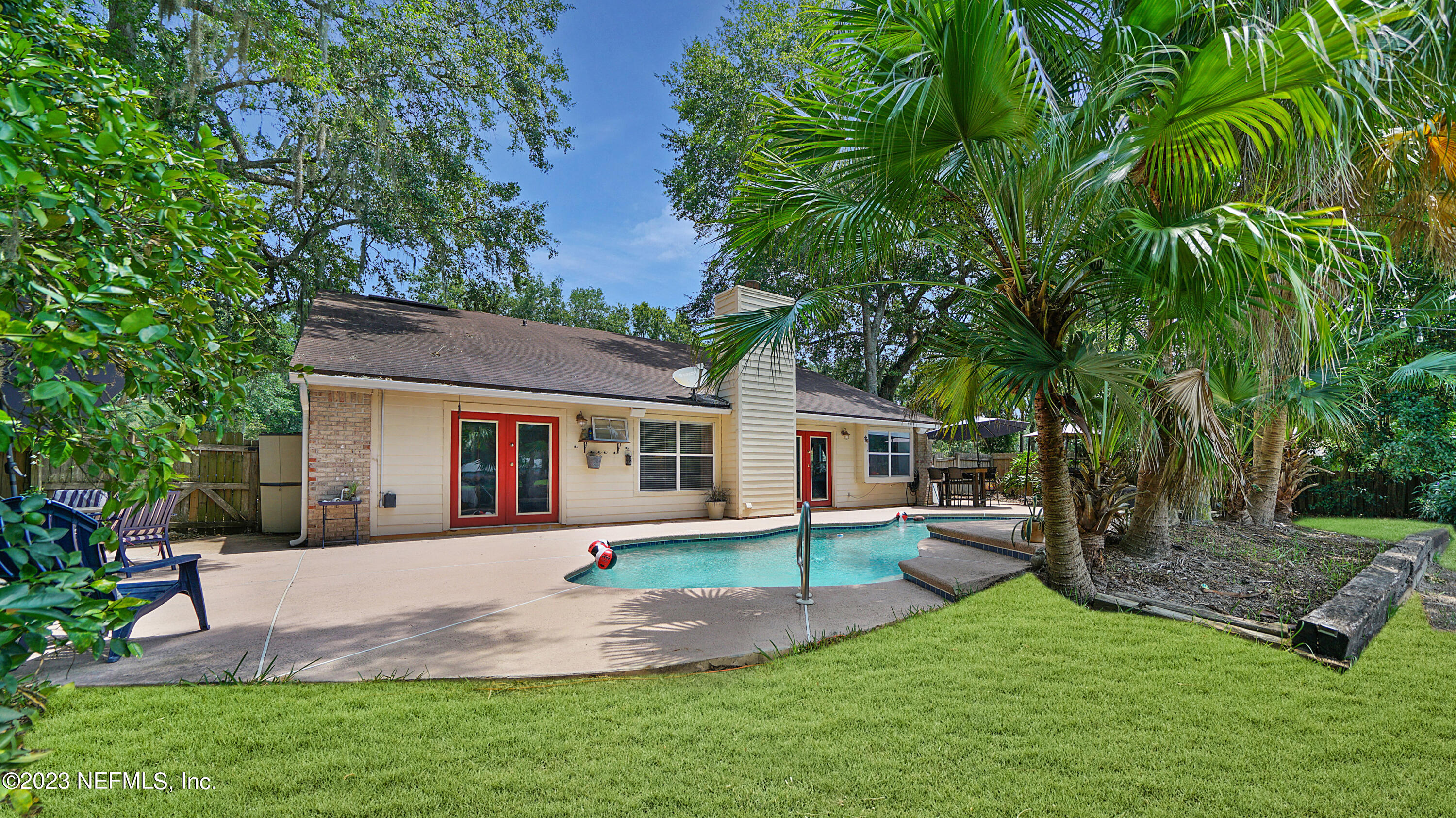 644 Hummingbird Court St. Johns, FL 32259 - Photo 31 of 36 a front view of house with a garden and trees