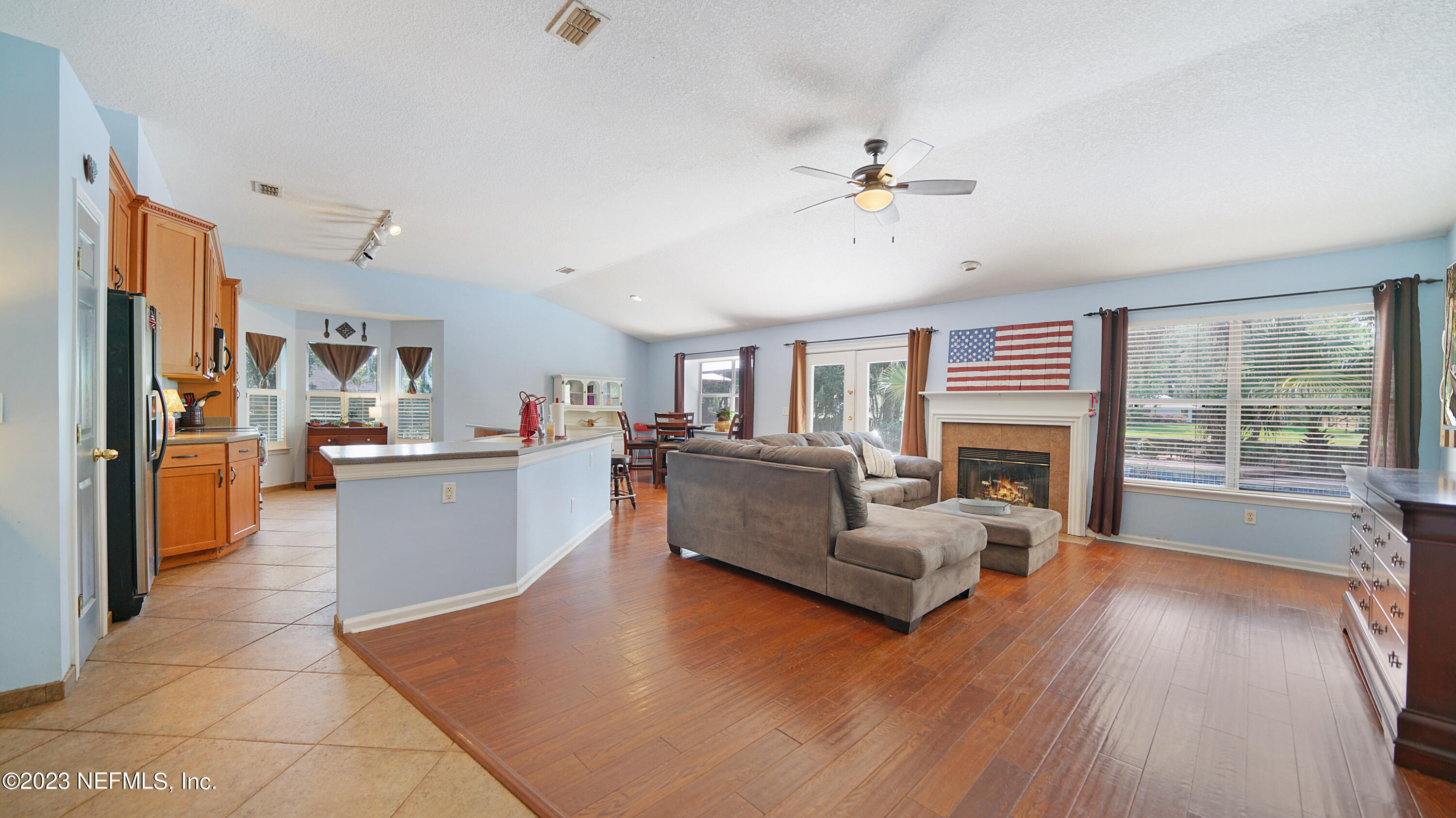 644 Hummingbird Court St. Johns, FL 32259 - Photo 4 of 36 a living room with furniture and a large window