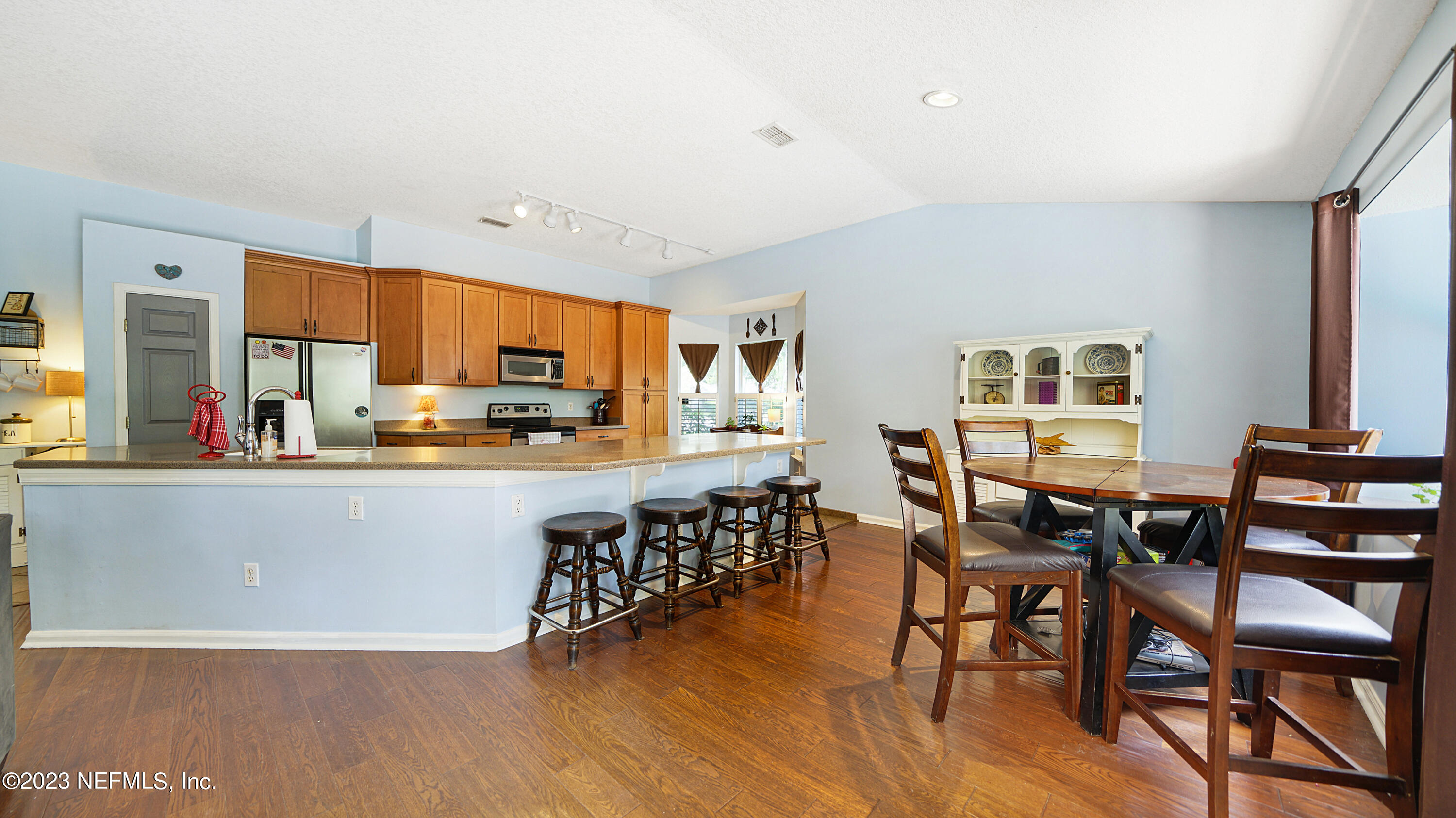 644 Hummingbird Court St. Johns, FL 32259 - Photo 5 of 36 a living room with stainless steel appliances kitchen island granite countertop furniture and a kitchen view