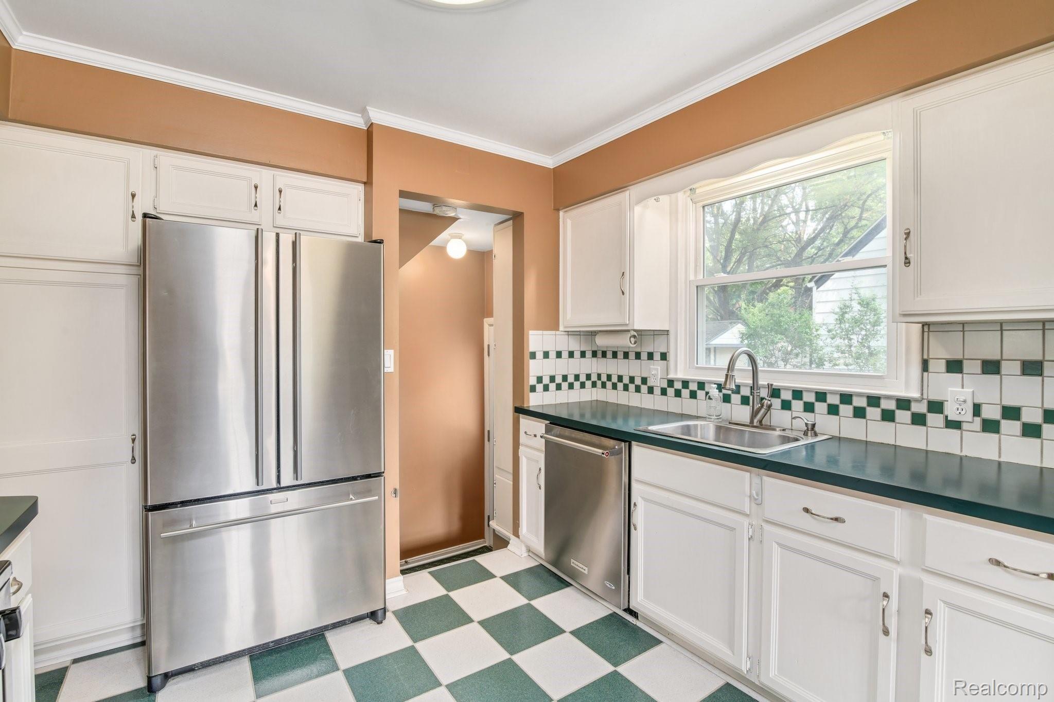 3411 Durham Road Royal Oak, MI 48073 - Photo 11 of 31 9-web-or-mls-3411 Durham Road - Royal Oak0006.jpg