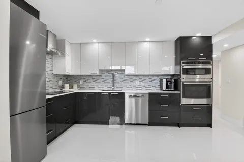 $589,000 | 7835 Lakeside Boulevard, Unit 925, Boca Raton, FL 33434