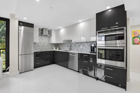 $589,000 | 7835 Lakeside Boulevard, Unit 925, Boca Raton, FL 33434