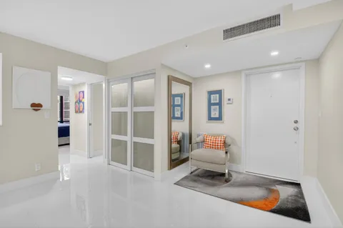 $589,000 | 7835 Lakeside Boulevard, Unit 925, Boca Raton, FL 33434