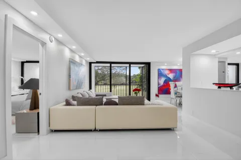 $589,000 | 7835 Lakeside Boulevard, Unit 925, Boca Raton, FL 33434