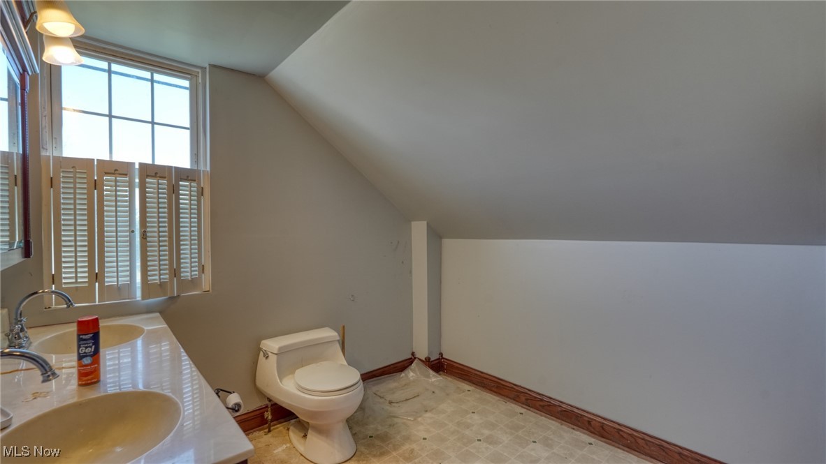 4896 High Hill Road Cambridge, OH 43725 - Photo 29 of 48 Bathroom, second floor