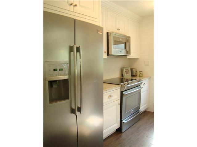 13599 155th Place North Jupiter, FL 33478 - Photo 2 of 22 kitchen