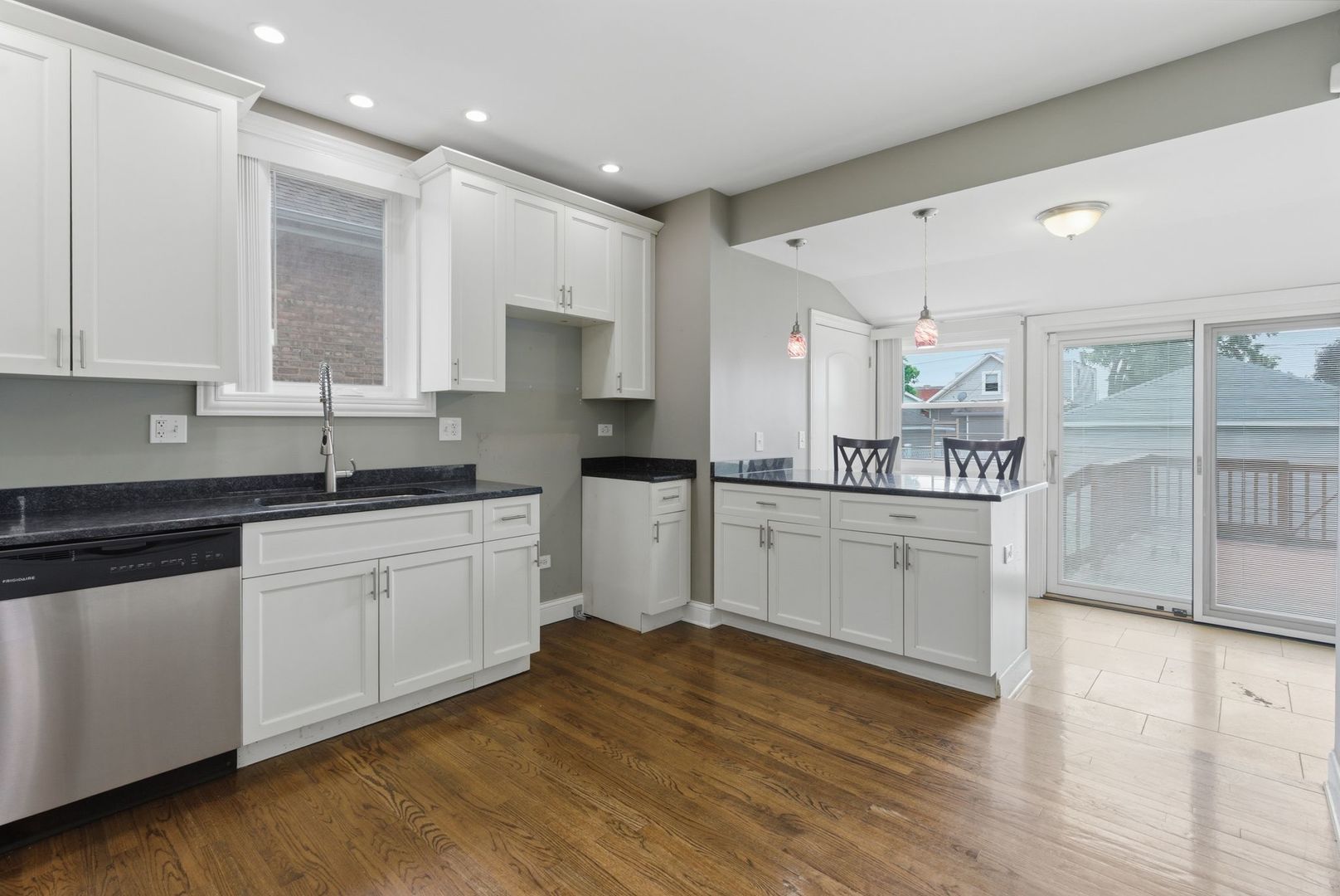 1536 Clinton Avenue Berwyn, IL 60402 - Photo 4 of 18