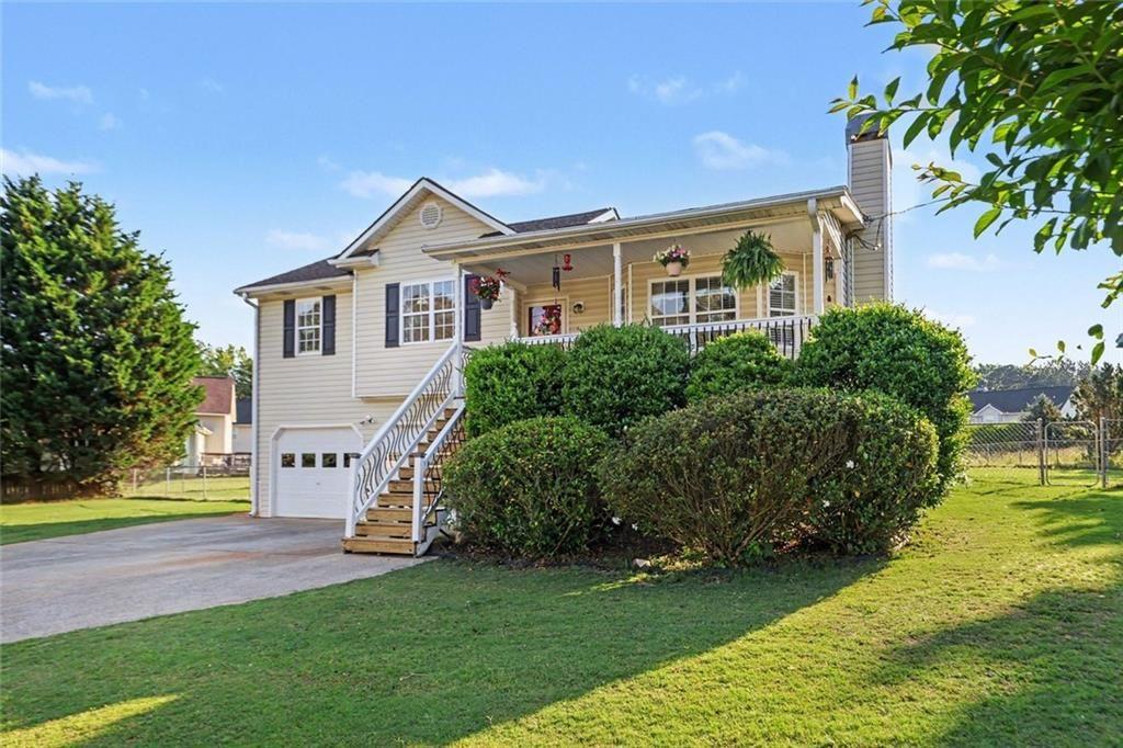 302 Fairview Lane Dallas, GA 30157 - Photo 2 of 26 a view of a house with a swimming pool