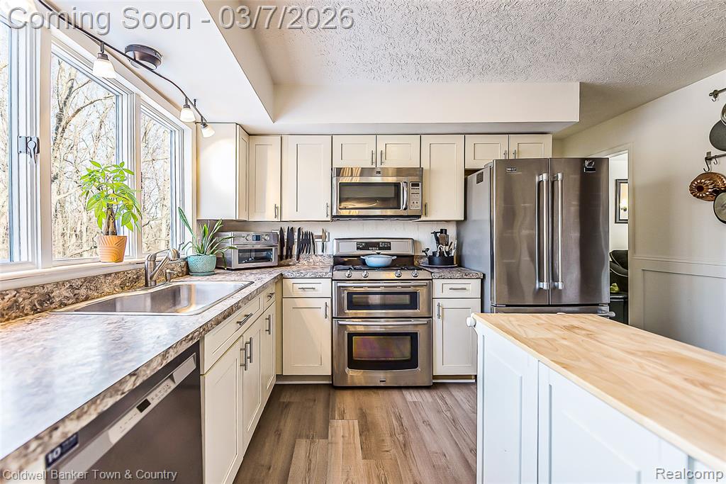 1890 Hidden Valley Road Howell, MI 48843 - Photo 13 of 60 Gallery Image 13