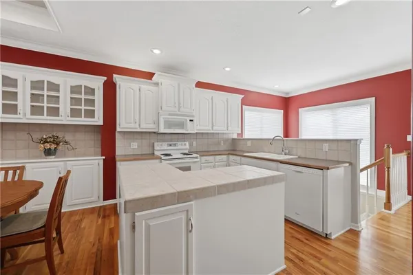 $300,000 | 3717 South Bolger Court, Independence, MO 64055