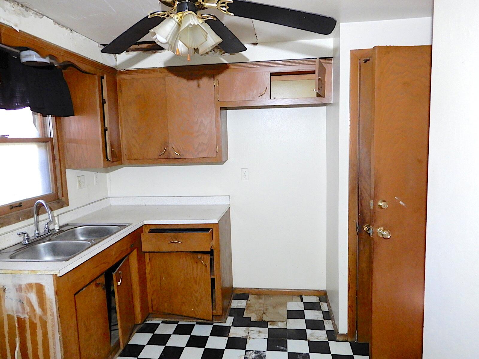 4758 North 53rd Street, Unit 4760 Milwaukee, WI 53218 - Photo 13 of 18 Unit 2 kitchen
