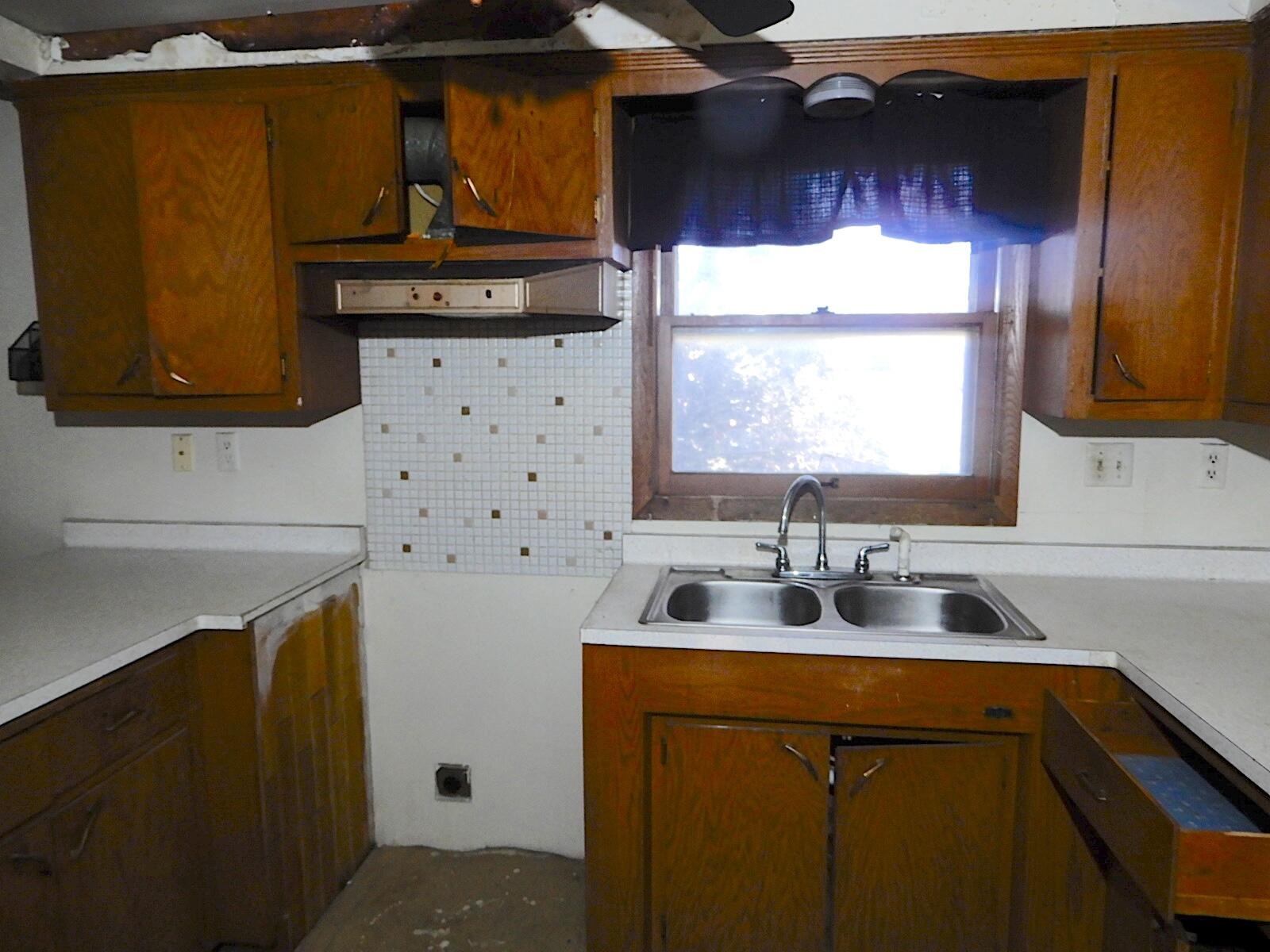 4758 North 53rd Street, Unit 4760 Milwaukee, WI 53218 - Photo 14 of 18 Unit 2 kitchen