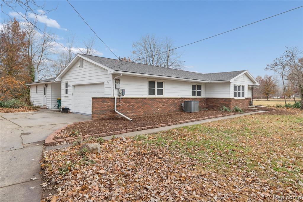 15635 Martinsville Road Belleville, MI 48111 - Photo 6 of 75