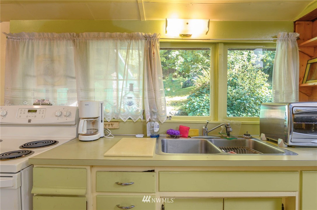 27625 Hake Road Southwest Vashon, WA 98070 - Photo 11 of 24 Gallery Image 11